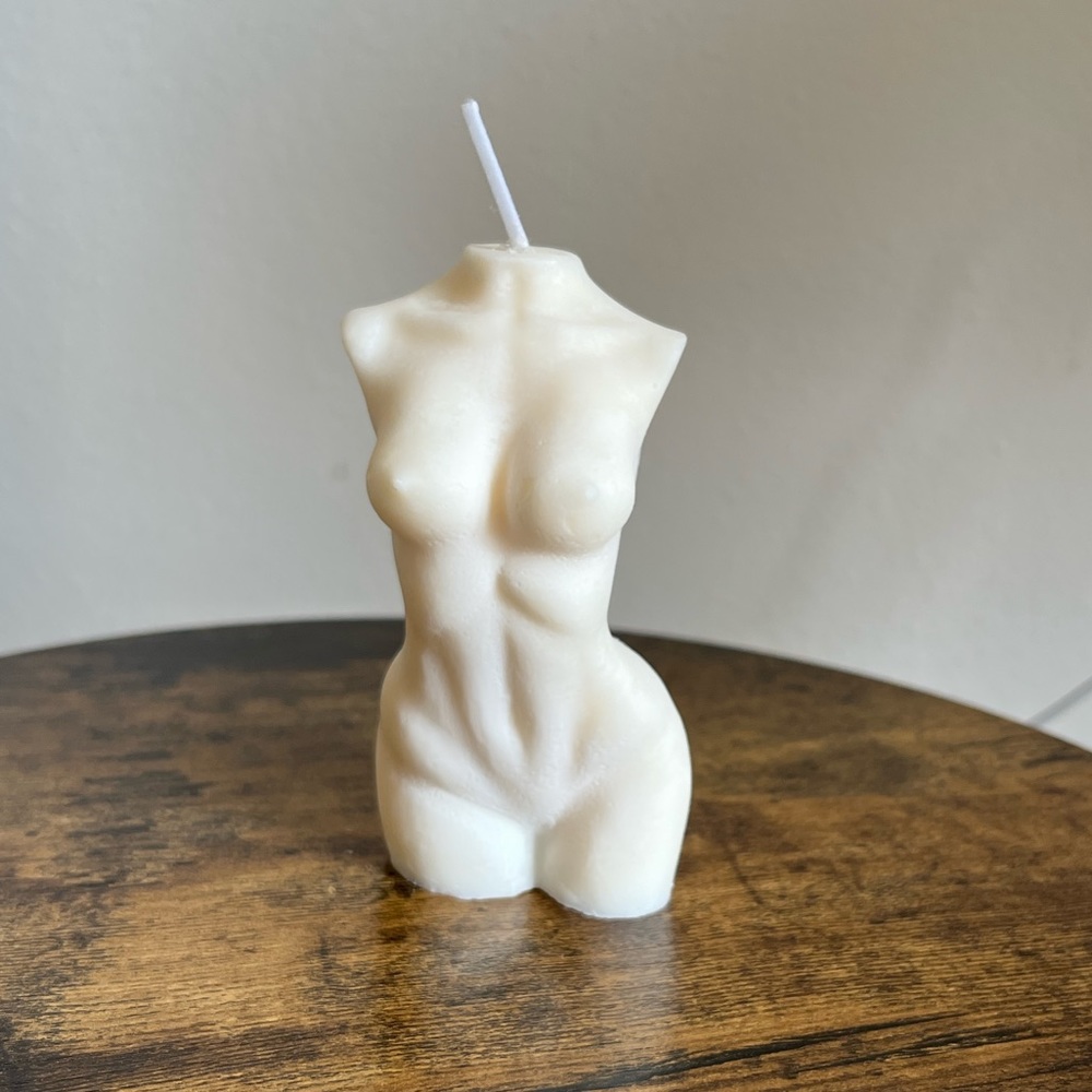 Honey scented body shape candle